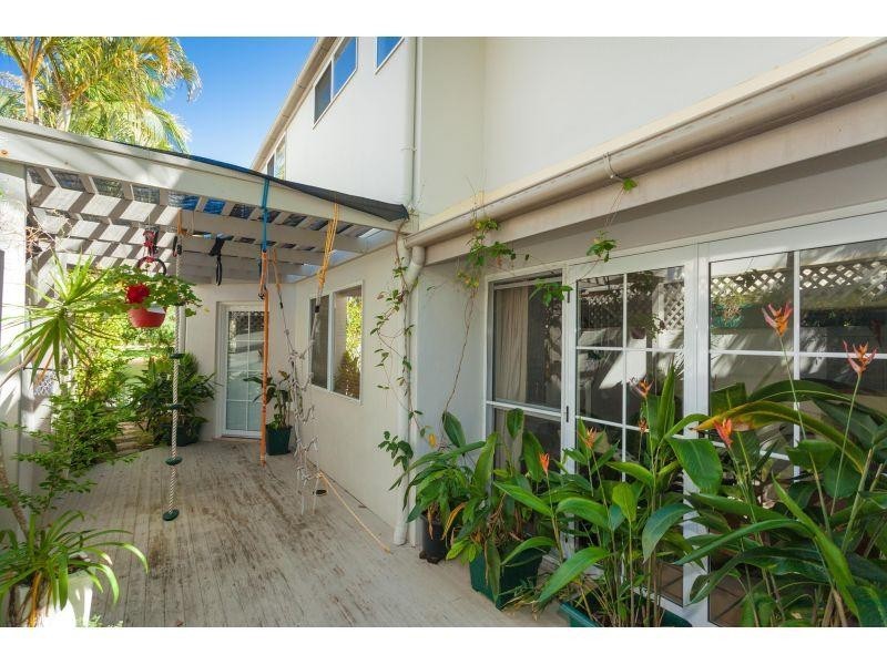2/17 Laburnum Crescent, Noosaville QLD 4566