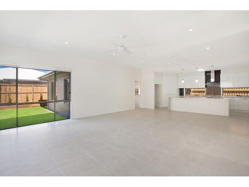 7 Limosa Circuit, Noosaville QLD 4566