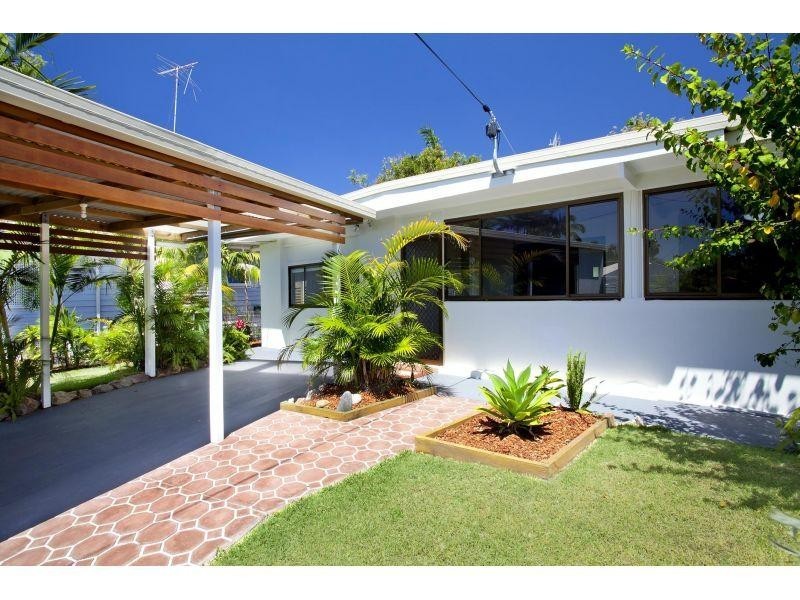 13 Laburnum Crescent, Noosaville QLD 4566