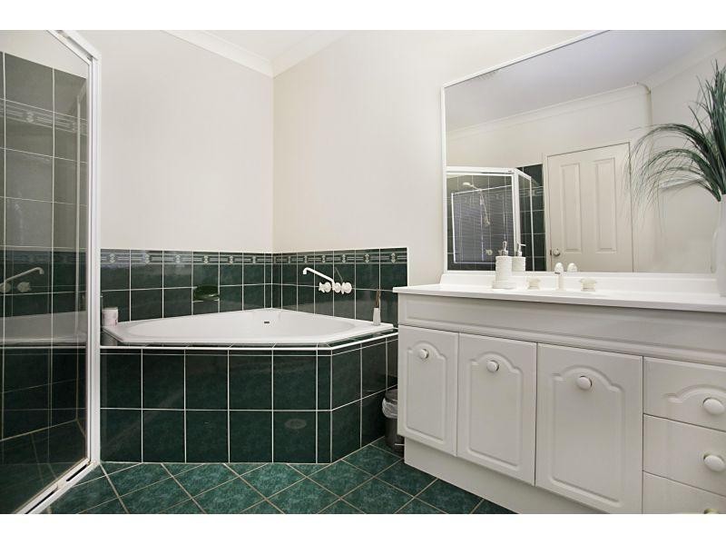 18 Shipyard Circuit, Noosa Waters QLD 4566