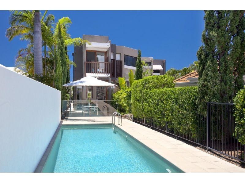 2 Topsails Place, Noosa Waters QLD 4566