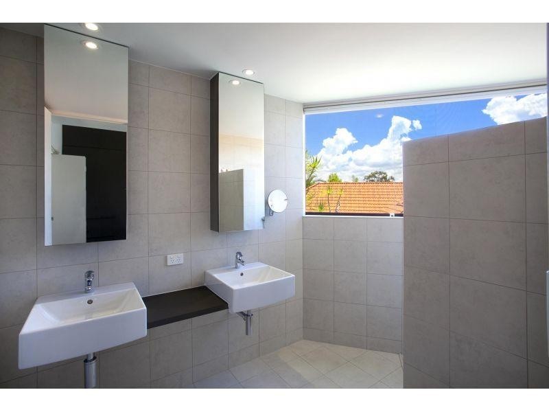 2 Topsails Place, Noosa Waters QLD 4566