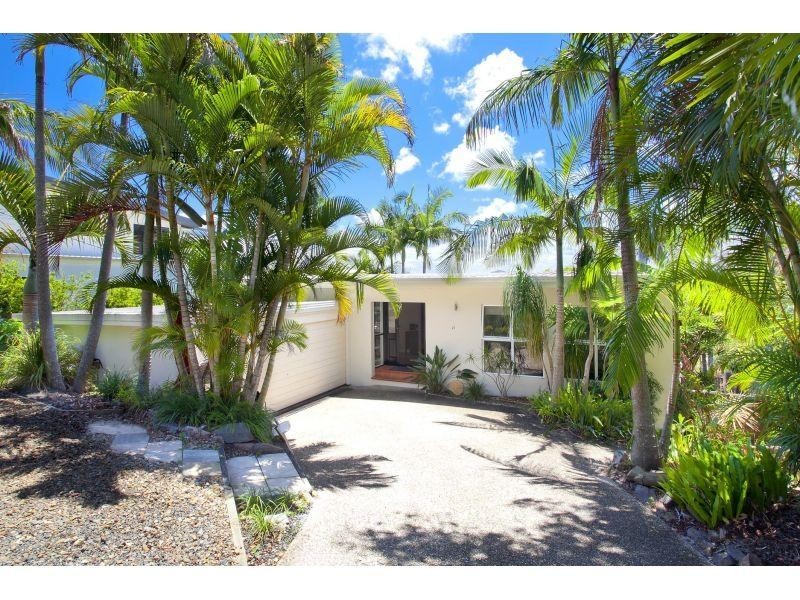 27 Arkana Drive, Noosa Heads QLD 4567