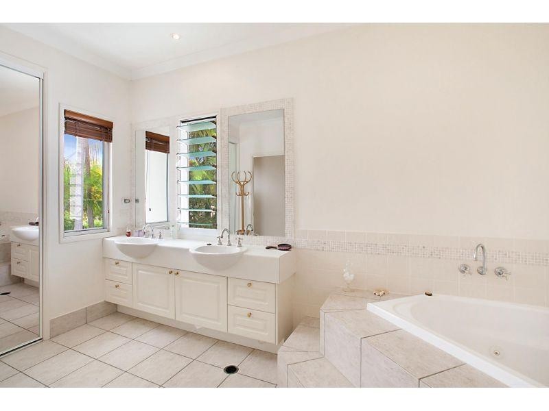 28 Shorehaven Drive, Noosa Waters QLD 4566