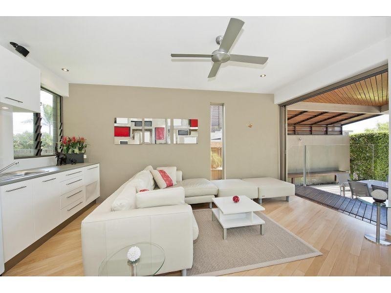 16 Angler Street, Noosa Heads QLD 4567