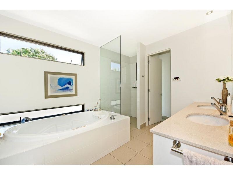 16 Angler Street, Noosa Heads QLD 4567