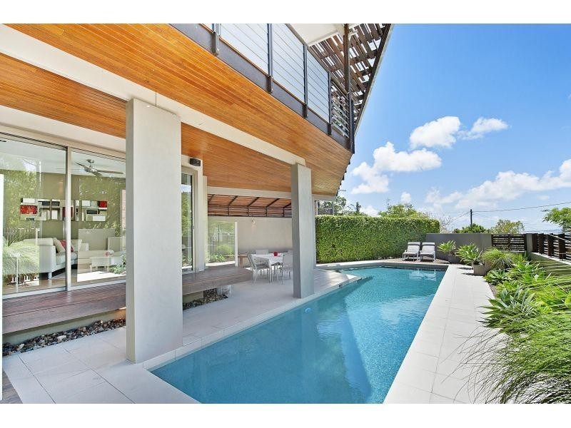 16 Angler Street, Noosa Heads QLD 4567