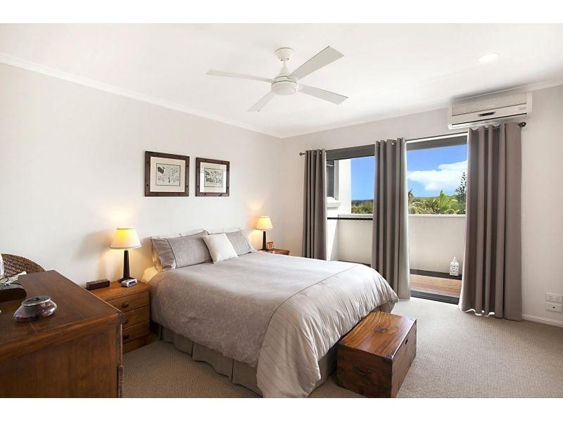 19 Southern Cross Parade, Sunrise Beach QLD 4567