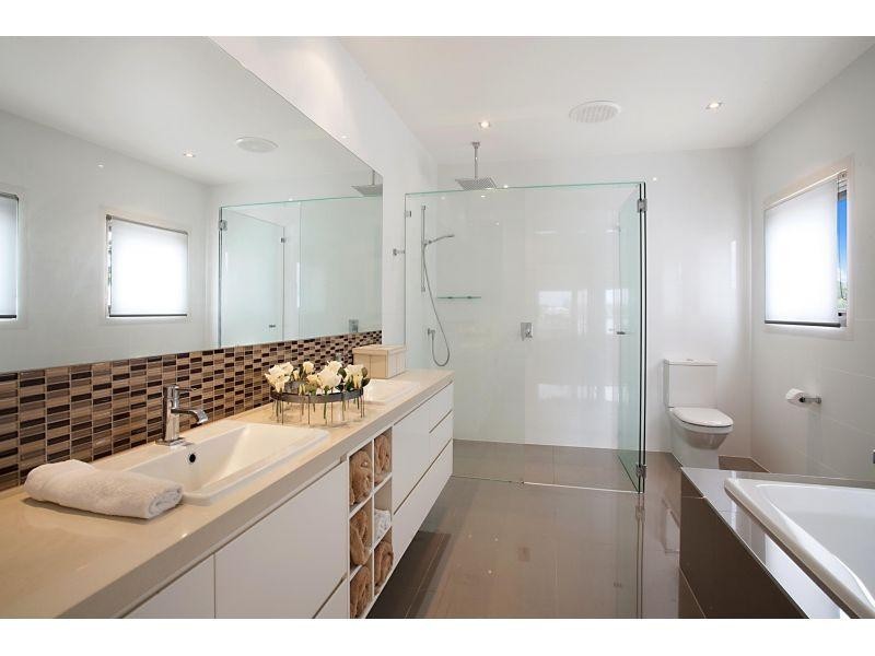 10 Topsails Place, Noosa Waters QLD 4566