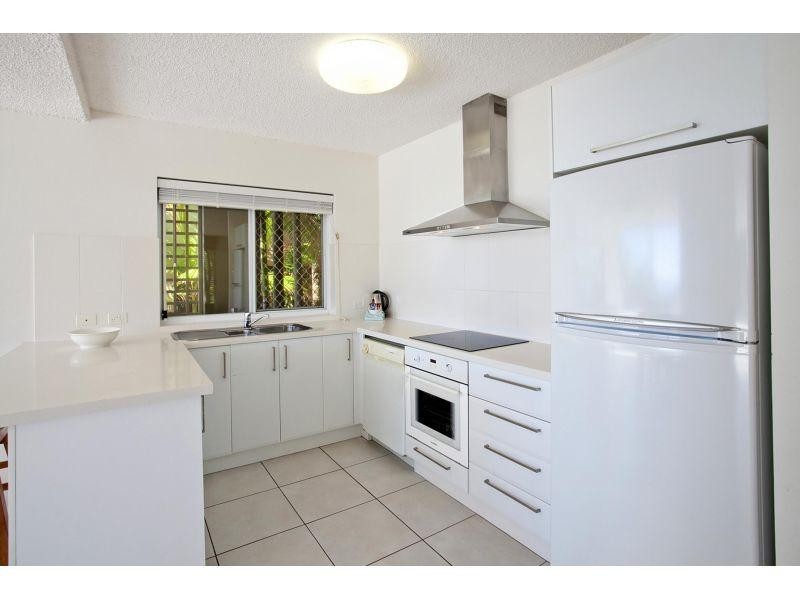 2/11 Belmore Terrace, Sunshine Beach QLD 4567