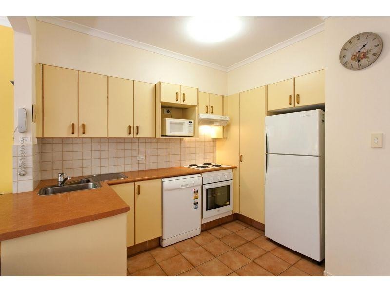 4/15 The Cockleshell, Noosaville QLD 4566