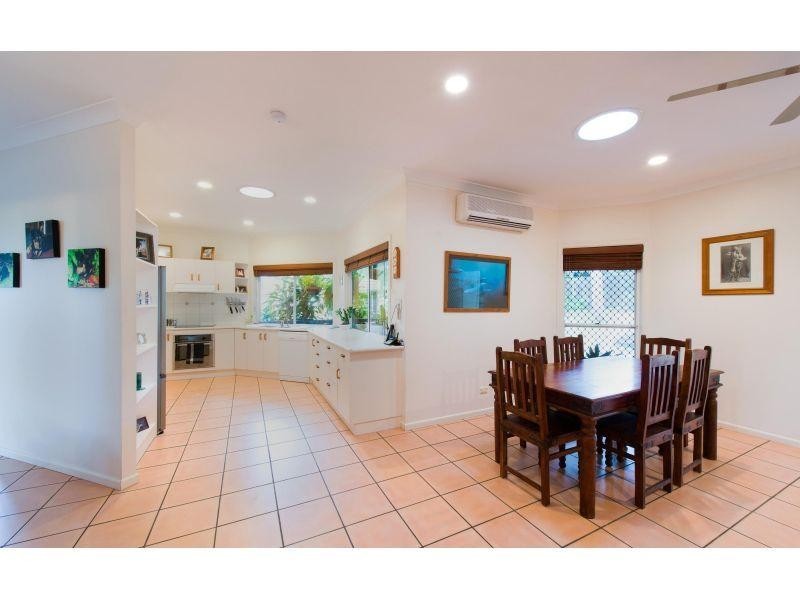 25 Leslie Drive, Noosa Heads QLD 4567