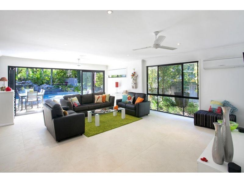4 Voyagers Place, Sunrise Beach QLD 4567