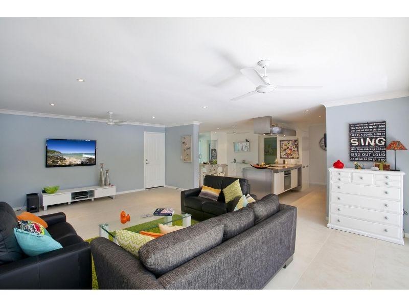 4 Voyagers Place, Sunrise Beach QLD 4567