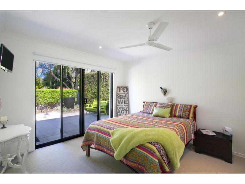4 Voyagers Place, Sunrise Beach QLD 4567