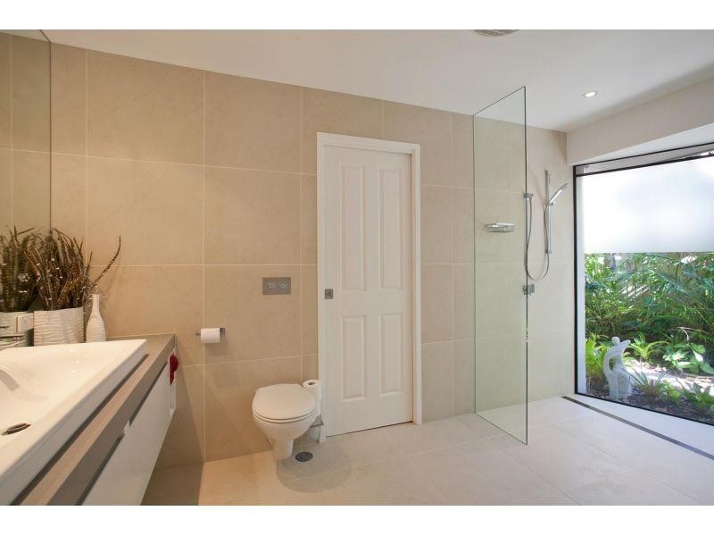 4 Voyagers Place, Sunrise Beach QLD 4567