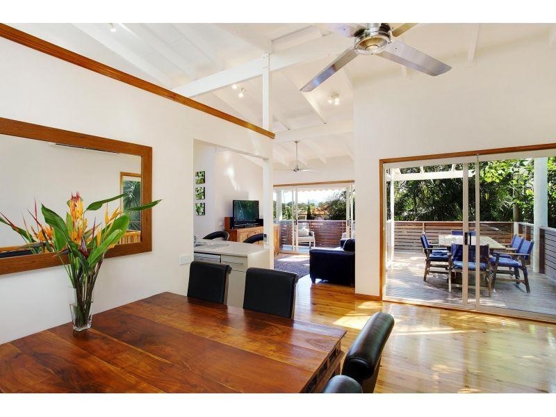 4 Southern Cross Parade, Sunrise Beach QLD 4567