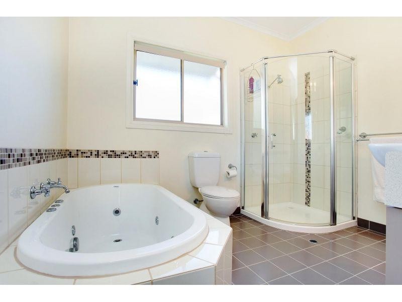 4 Southern Cross Parade, Sunrise Beach QLD 4567