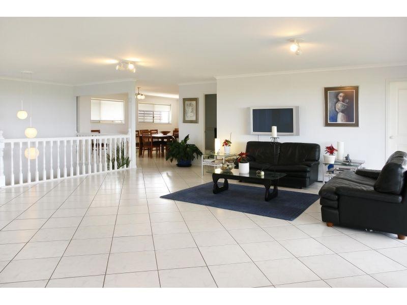 14 Antipodes Close, Castaways Beach QLD 4567