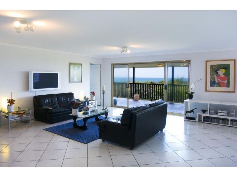 14 Antipodes Close, Castaways Beach QLD 4567