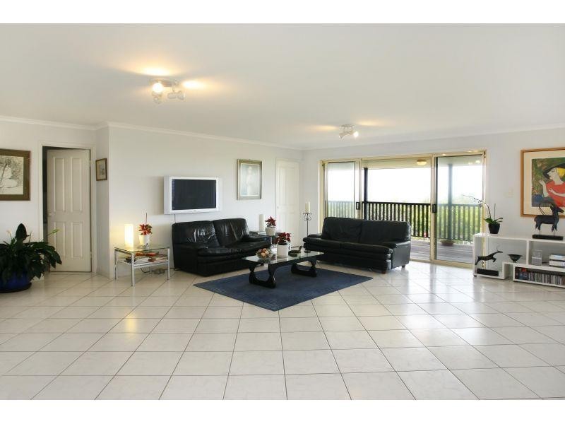 14 Antipodes Close, Castaways Beach QLD 4567