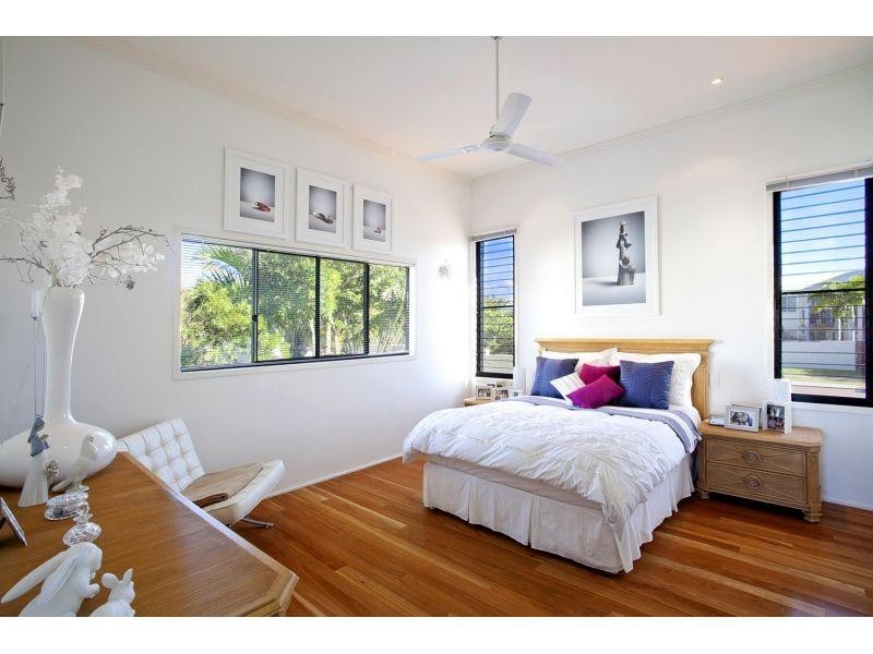 2/62 Southern Cross Parade, Sunrise Beach QLD 4567