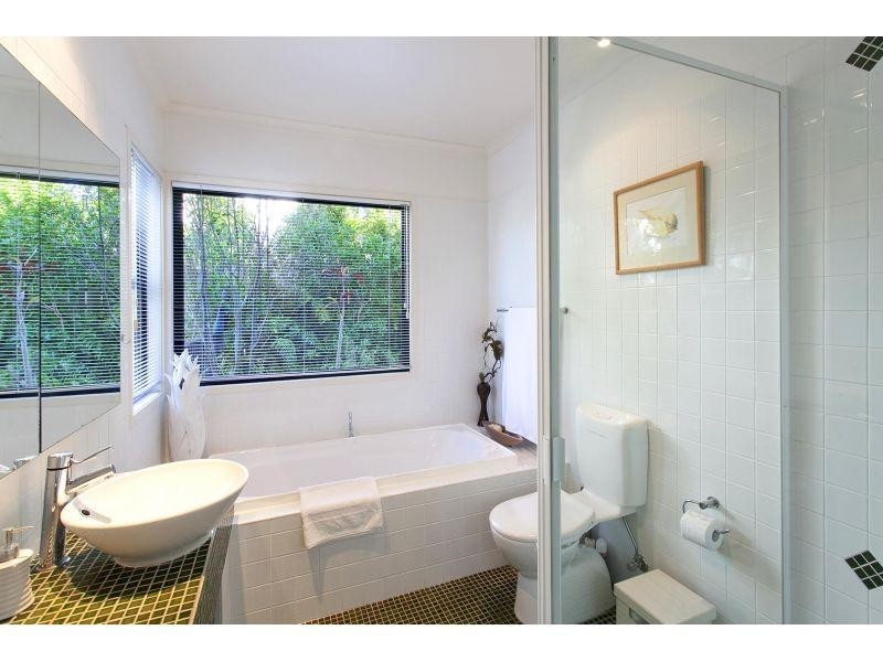 2/62 Southern Cross Parade, Sunrise Beach QLD 4567