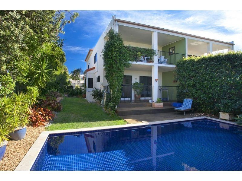 2/62 Southern Cross Parade, Sunrise Beach QLD 4567