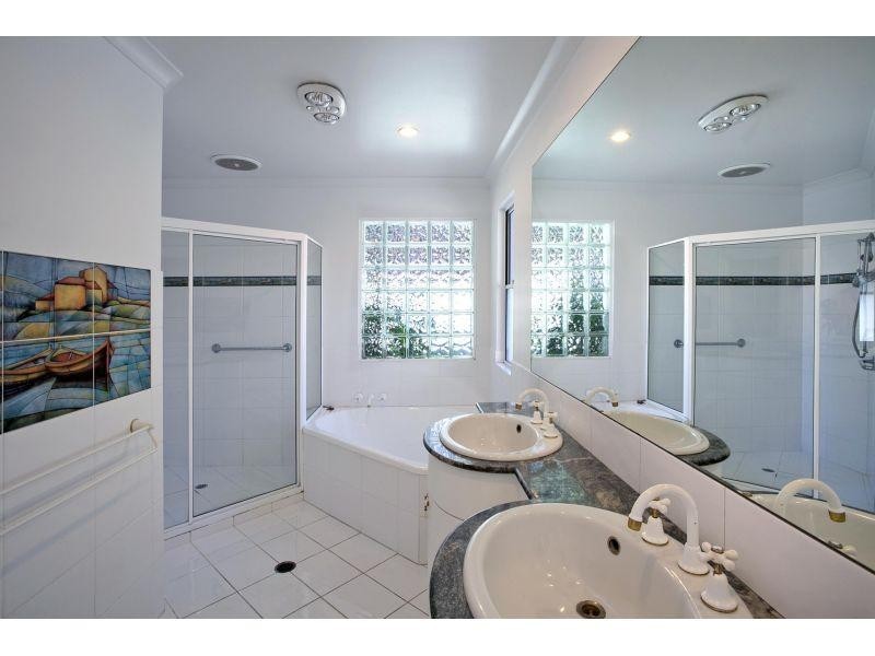 122 Shorehaven Drive, Noosa Waters QLD 4566