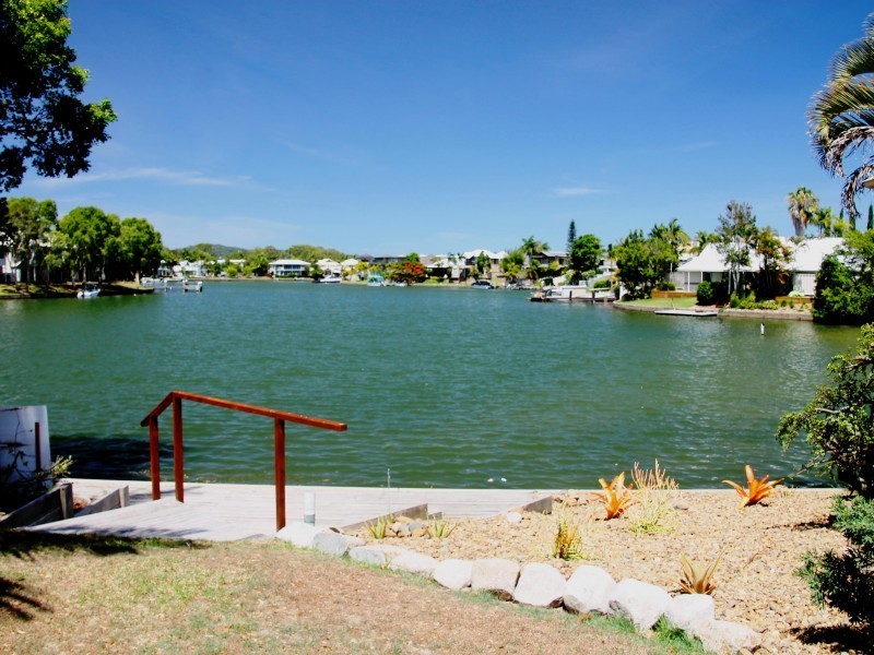 15 Riverbreeze Avenue, Noosa Waters QLD 4566