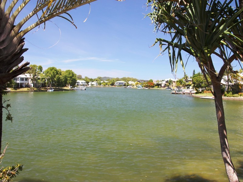 15 Riverbreeze Avenue, Noosa Waters QLD 4566