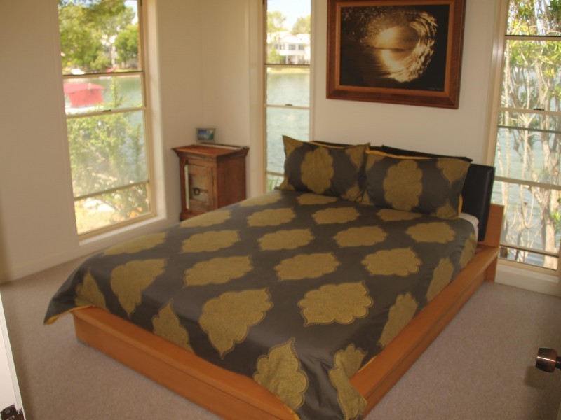 15 Riverbreeze Avenue, Noosa Waters QLD 4566