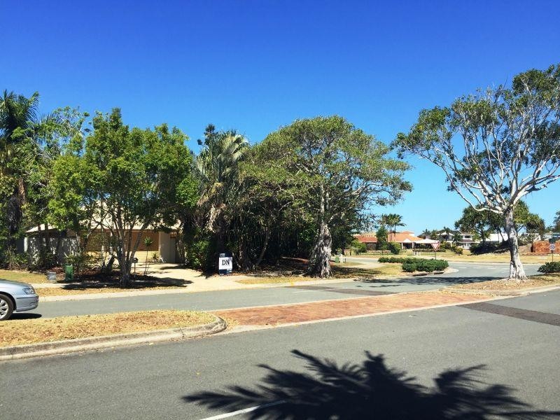 15 Riverbreeze Avenue, Noosa Waters QLD 4566