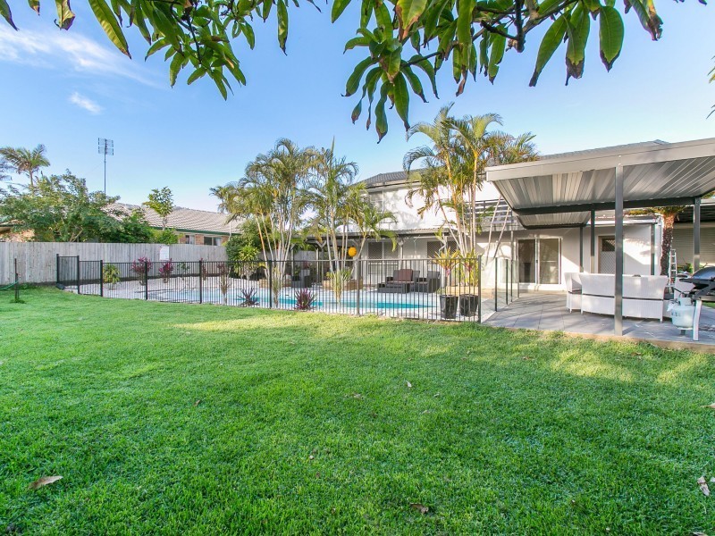 21 Wavecrest Drive, Castaways Beach QLD 4567