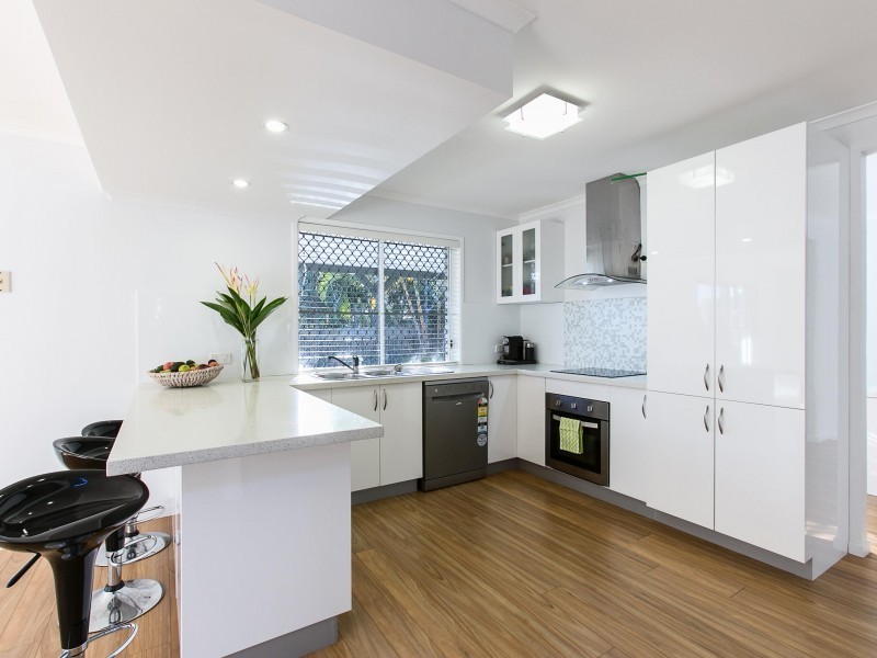 21 Wavecrest Drive, Castaways Beach QLD 4567