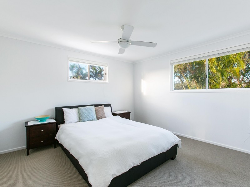 21 Wavecrest Drive, Castaways Beach QLD 4567