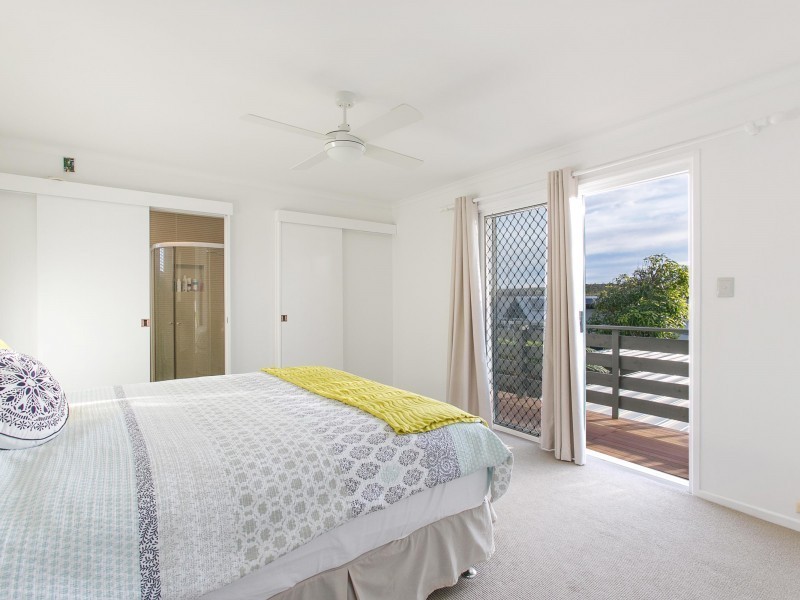 21 Wavecrest Drive, Castaways Beach QLD 4567