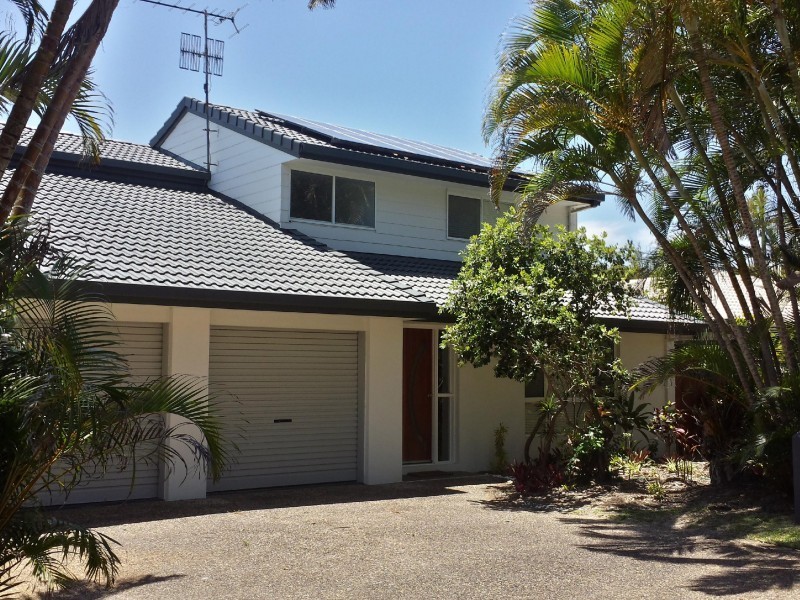 21 Wavecrest Drive, Castaways Beach QLD 4567