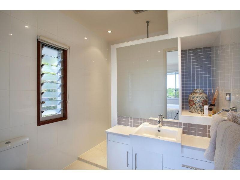 2/71 Southern Cross Parade, Sunrise Beach QLD 4567