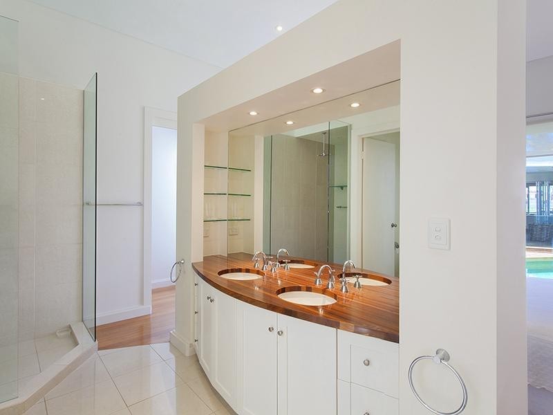 15 Waterside Court, Noosa Waters QLD 4566