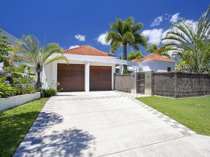15 Waterside Court, Noosa Waters QLD 4566
