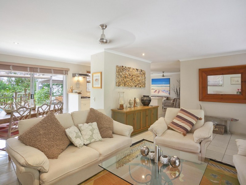 24 Currawong Street, Noosa Heads QLD 4567