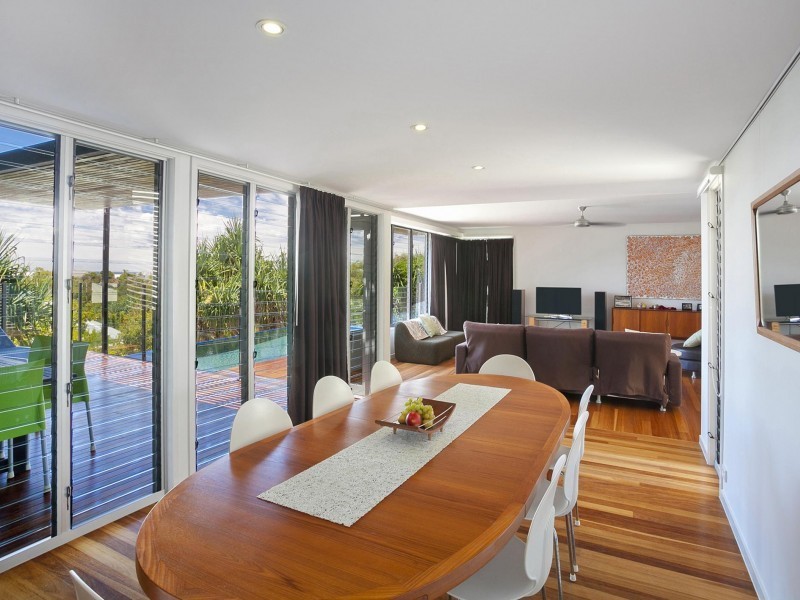 8 Compass Place, Sunrise Beach QLD 4567