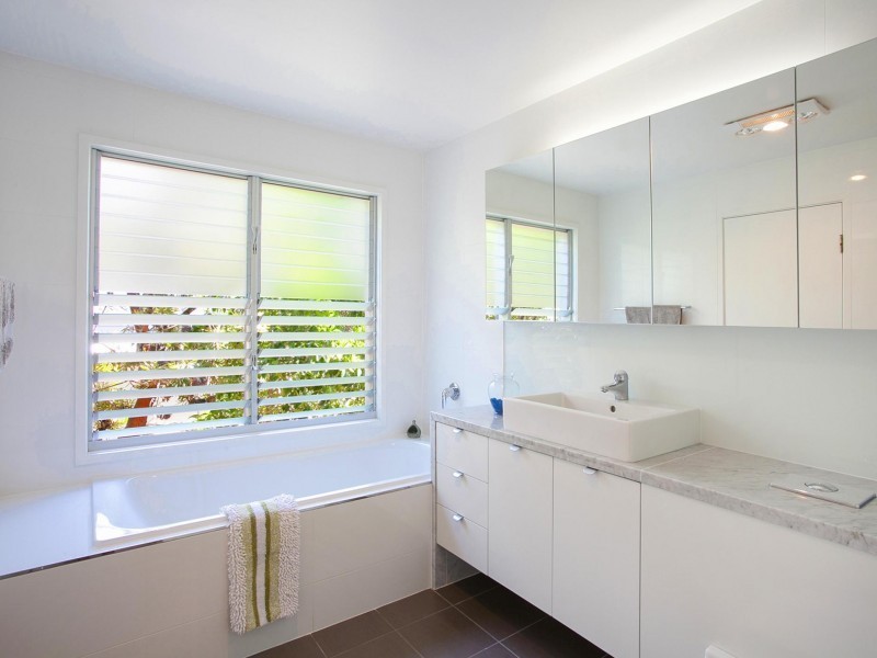 8 Compass Place, Sunrise Beach QLD 4567