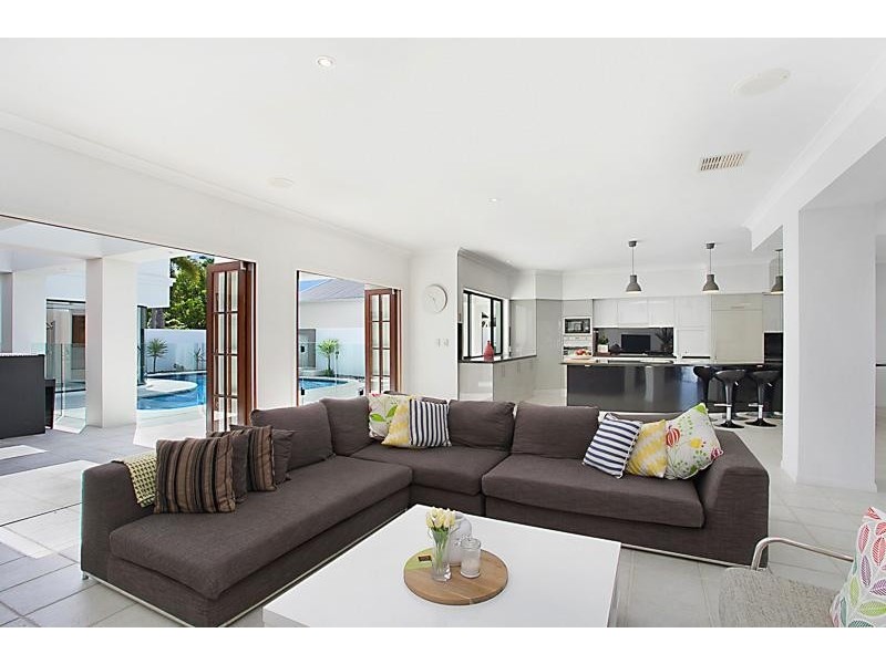 25 Waterside Court, Noosa Waters QLD 4566