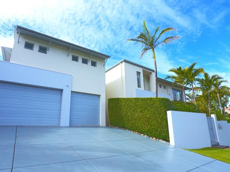 2  Seafarer Court, Castaways Beach QLD 4567