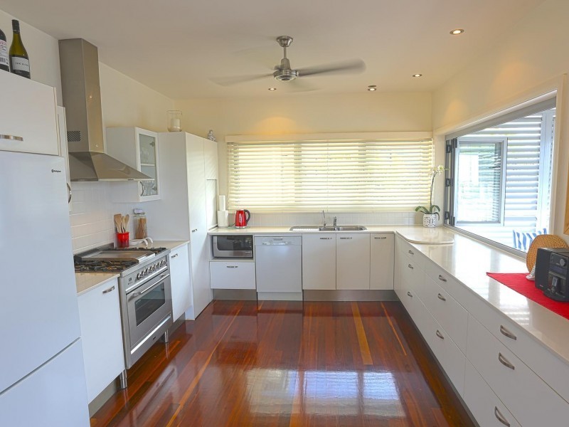 2  Seafarer Court, Castaways Beach QLD 4567