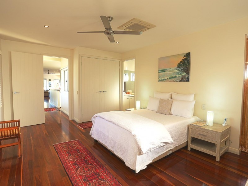 2  Seafarer Court, Castaways Beach QLD 4567