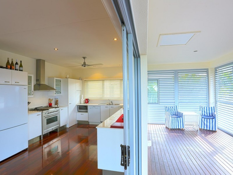 2  Seafarer Court, Castaways Beach QLD 4567