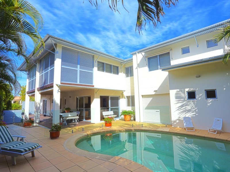 2  Seafarer Court, Castaways Beach QLD 4567